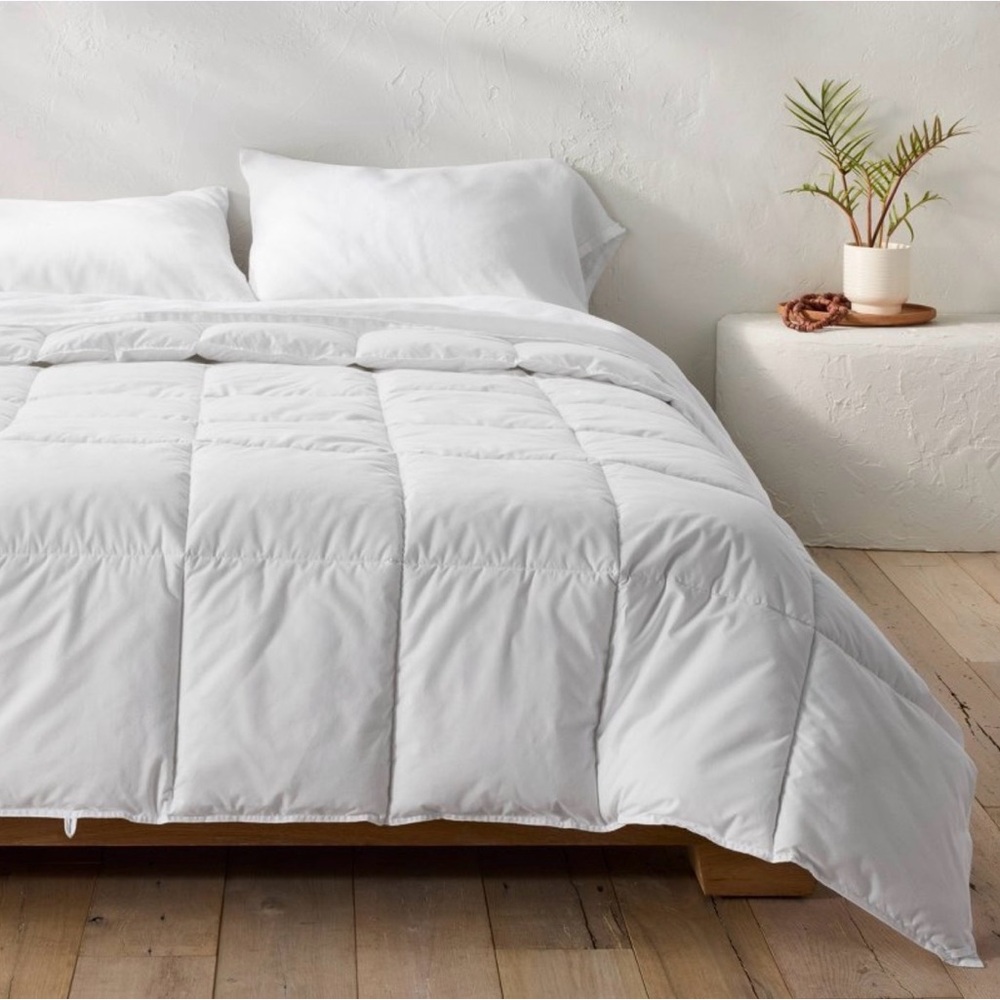 Full/Queen All Season Premium
Down Alternative Comforter - Casaluna™: